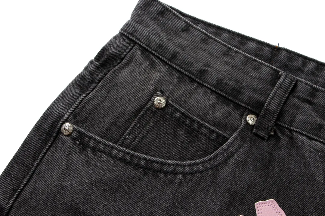P206 [Next day] Chrome Heart cross patchwork leather jeans Top heavy washing process Calfskin laser cut cross Distressed silver hardware Straight version slimming the upper body High-end customized version Official guide price: ***** Color: Black patchwork pink Size: 28 30 32 34 (s-XL) Detailed sizes can be found in Figure 9